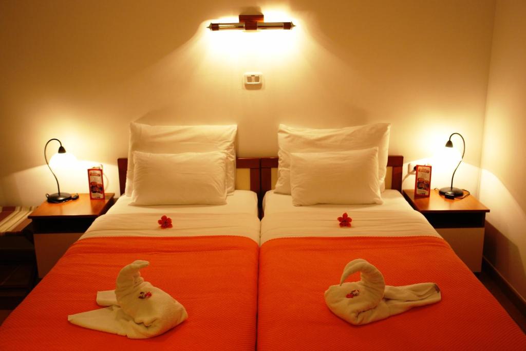 Двухместный (Стандартный двухместный номер с 1 кроватью или 2 отдельными кроватями) отеля Garni Hotel Fineso, Будва