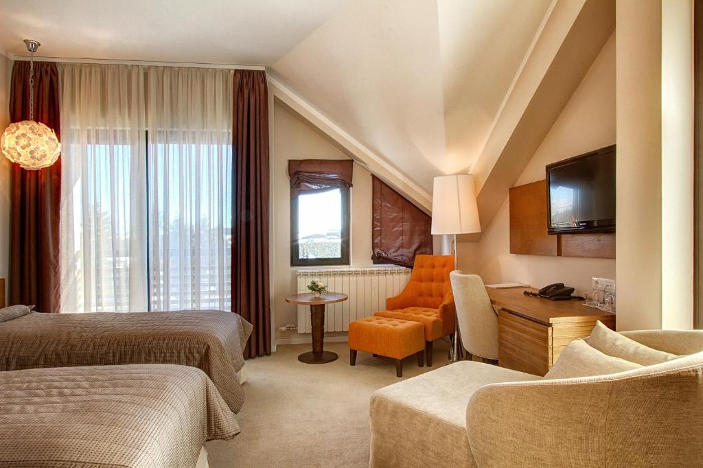 Двухместный (Улучшенный двухместный номер с 1 кроватью) отеля Hotel MIR, Златибор