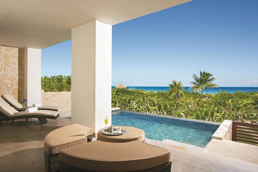 Сьюит (Привилегированный клубный люкс «Мастер» с собственным бассейном, рядом с океаном) курортного отеля Secrets Playa, Канкун