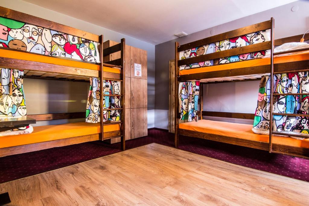 Номер (Кровать в смежном 6-местном общем номере), Top Hostel Pokoje Gościnne