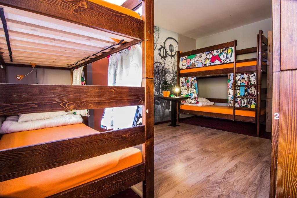 Номер (Кровать в смежном 6-местном общем номере), Top Hostel Pokoje Gościnne