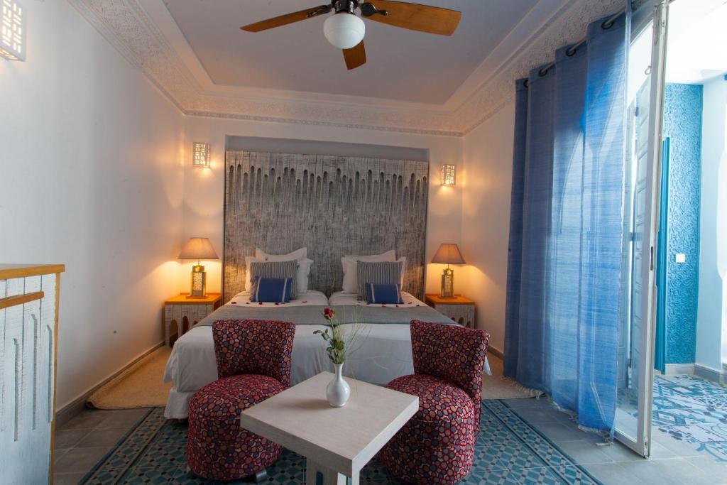 Сьюит (Суперлюкс с сауной и террасой) отеля Riad Le Perroquet Bleu Suites & Spa, Марракеш