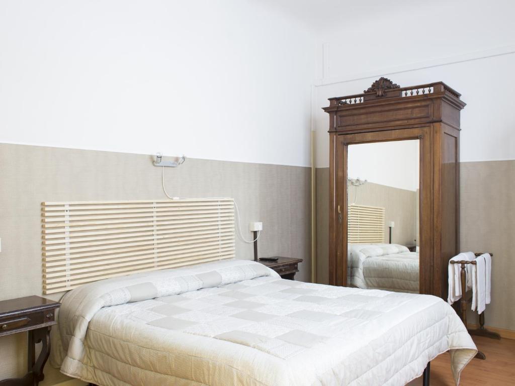 Двухместный (Двухместный номер эконом-класса с 1 кроватью и общей ванной комнатой) отеля Loggia Fiorentina, Флоренция