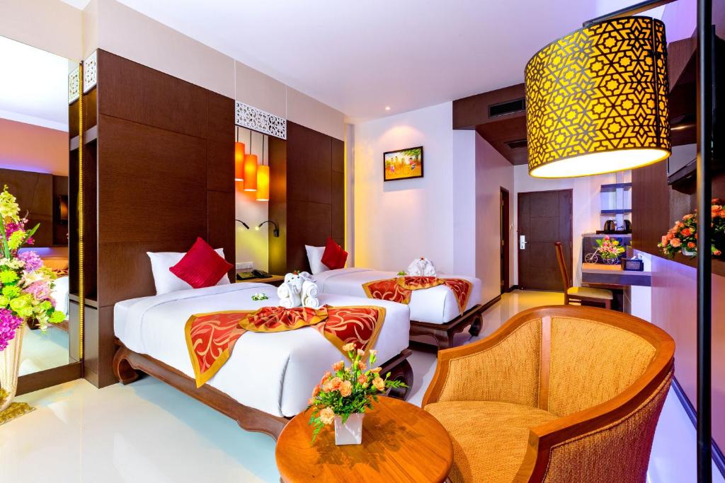 Двухместный (Двухместный номер Гранд Делюкс с 1 кроватью или 2 отдельными кроватями и видом на бассейн) курортного отеля Nipa Resort, Пхукет