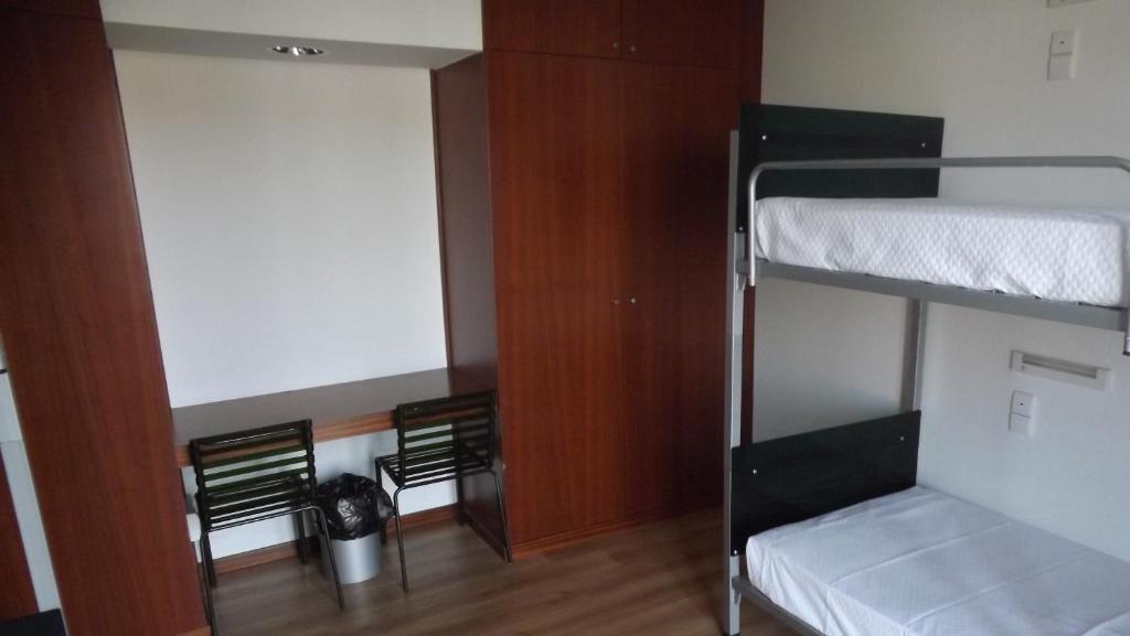 Номер (Спальное место на двухъярусной кровати в общем номере для женщин) хостела HI Hostel Lousa - Pousada de Juventude, Луса