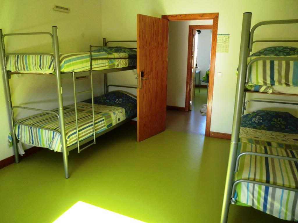 Номер (Спальное место на двухъярусной кровати в общем номере для мужчин) хостела HI Hostel Castelo Branco - Pousada de Juventude, Каштелу Бранку