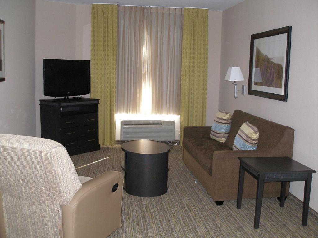 Сьюит (Люкс с 1 спальней и кроватью размера «king-size») отеля Candlewood Amarillo-Western Crossing, an IHG Hotel, Амарилло
