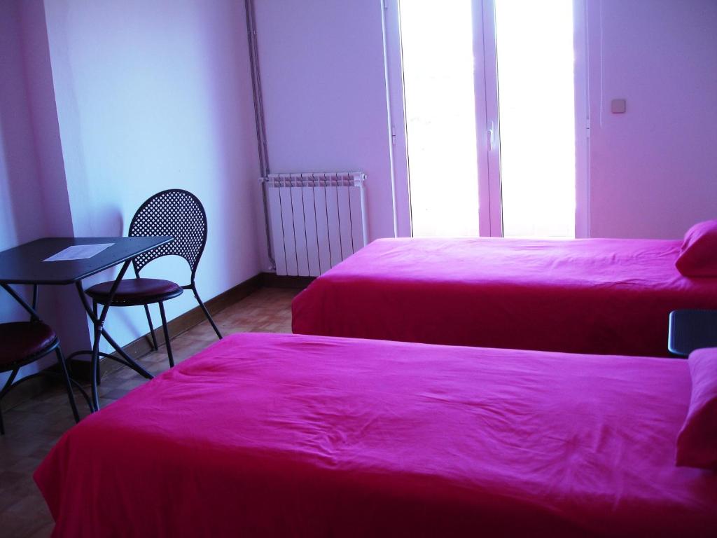 Двухместный (Двухместный номер с 2 отдельными кроватями и собственной ванной комнатой) хостела HI Hostel Ofir - Pousada de Juventude, Эшпозенди
