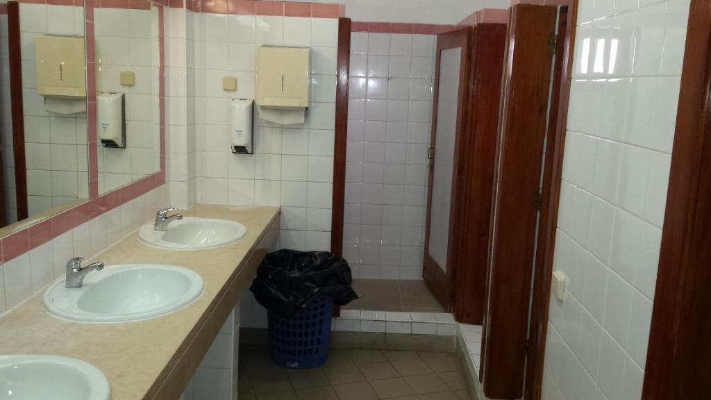 Номер (Спальное место на двухъярусной кровати в общем номере для мужчин) хостела HI Hostel Lagos - Pousada de Juventude, Лагуш