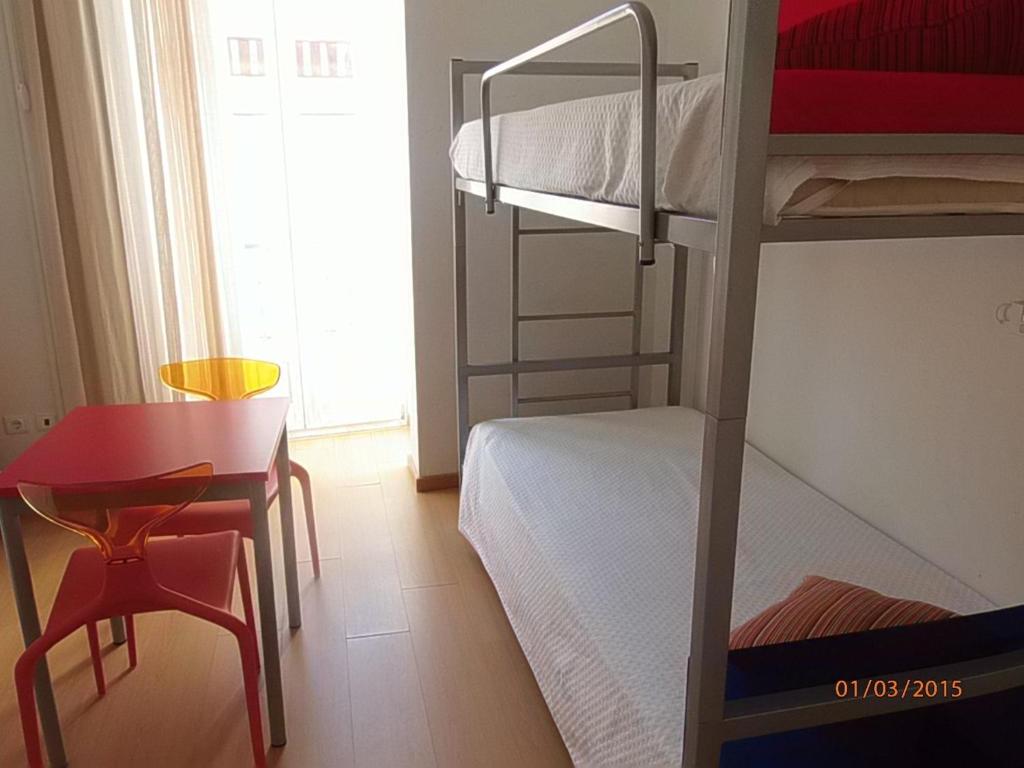 Номер (Кровать в общем номере для мужчин с 4 кроватями) хостела HI Hostel Tavira - Pousada de Juventude, Тавира