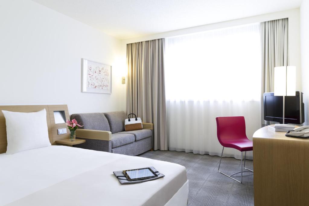 Трехместный (Стандартный двухместный номер с 1 кроватью и диваном-кроватью) отеля Novotel Frankfurt City, Франкфурт-на-Майне