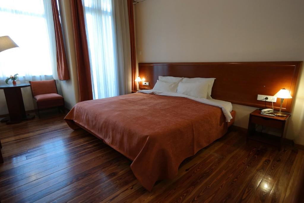 Двухместный (Двухместный номер с 1 кроватью или 2 отдельными кроватями, вид на горы) отеля Hotel Excelsior, Лоутраки