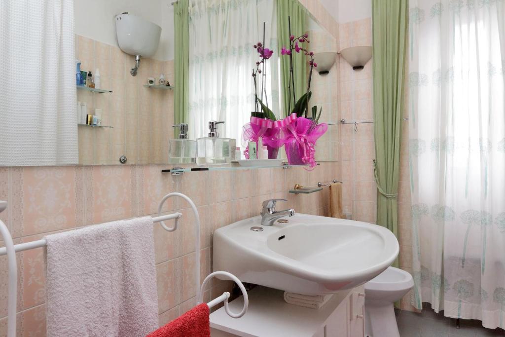 Одноместный (Одноместный номер с общей ванной комнатой и балконом) отеля A Casa di Silvana, Рим