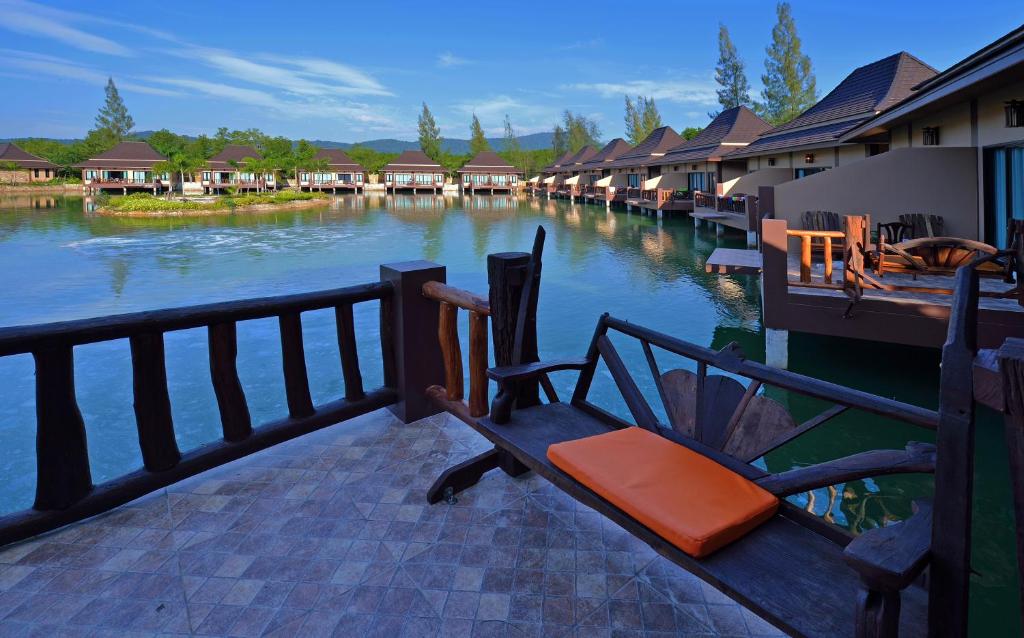 Двухместный (Улучшенный двухместный номер с 1 кроватью), Poonsiri Resort Aonang