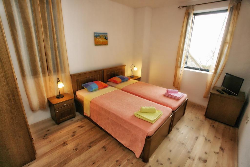 Двухместный (Двухместный номер с 2 отдельными кроватями и видом на море) отеля B&B Apart Hotel Paštrovski Konak, Свети-Стефан