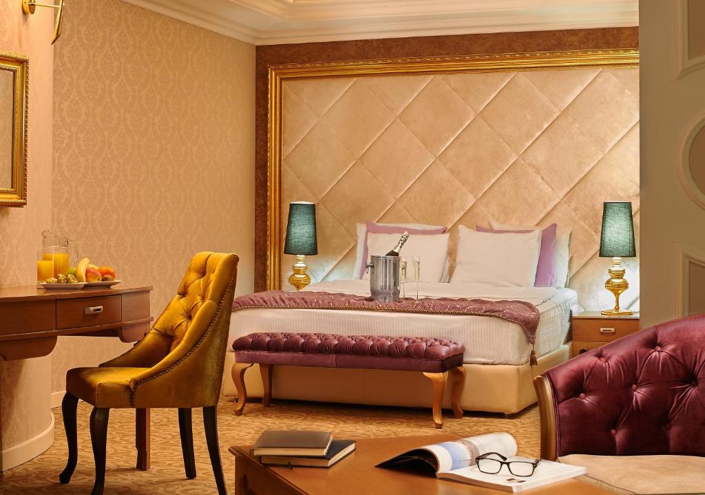 Двухместный (Улучшенный двухместный номер с 1 кроватью) отеля Teatro, Баку