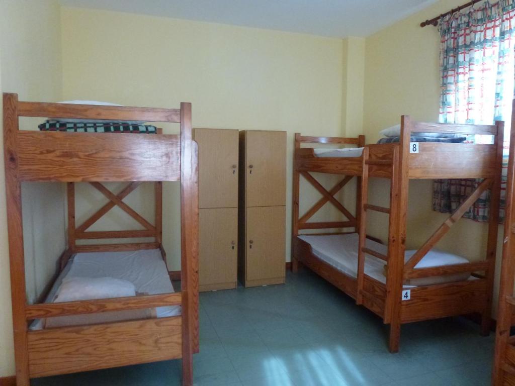 Номер (Спальное место на двухъярусной кровати в общем 6-местном женском номере) хостела HI Hostel Faro- Pousada de Juventude, Фару