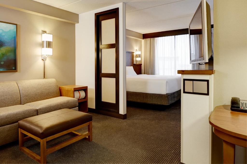 Семейный (King Room with Sofa Bed - Upper Floor (No Resort Fee)), Hyatt Place Orlando Airport