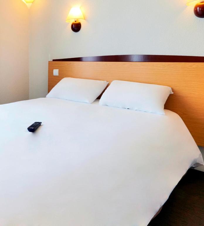 Трехместный (Трехместный номер с 1 двуспальной кроватью и 1 детской кроватью) отеля Campanile Paris Ouest - Boulogne, Париж