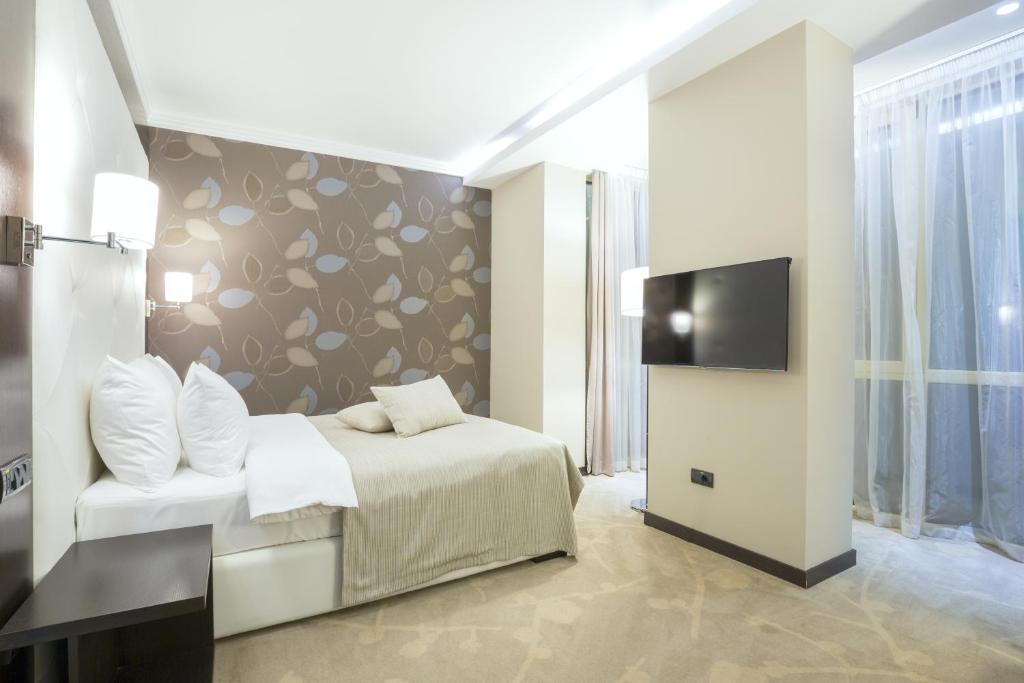 Двухместный (Номер с кроватью размера «queen-size» - Подходит для гостей с ограниченными физическими возможностями) отеля Hotel Constantine the Great, Белград