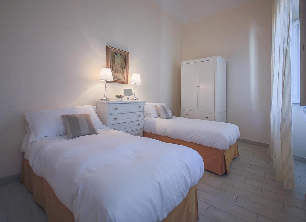 Апартаменты (Апартаменты с 2 спальнями: Via Ghibellina, 69), Apartments Florence- Duomo