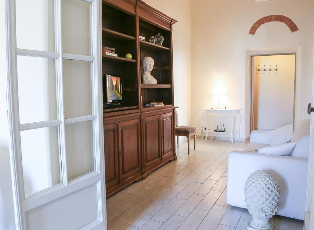 Апартаменты (Апартаменты с 2 спальнями: Via Ghibellina, 69), Apartments Florence- Duomo