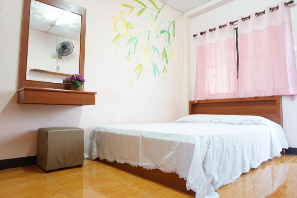 Двухместный (Улучшенный двухместный номер с 1 кроватью) отеля Chiangmai Tree, Чиангмай