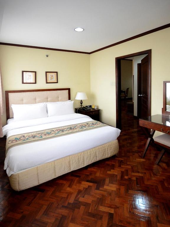 Сьюит (Special Offer Two-Bedroom Premier - Full Board) отеля Parque España Residence Hotel Managed by HII, Манила