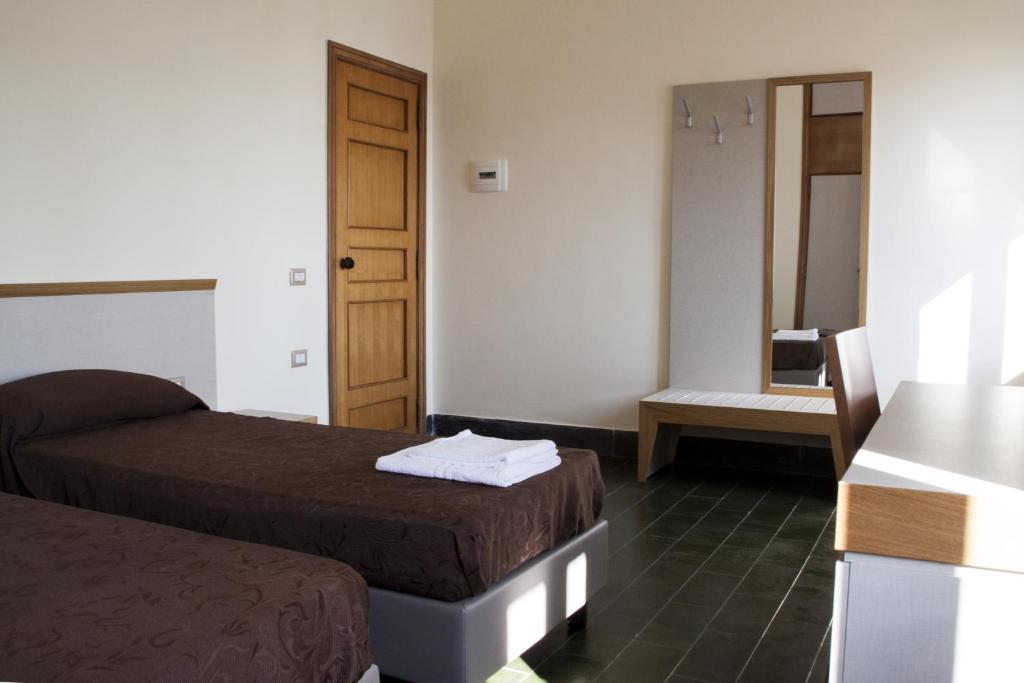 Двухместный (Двухместный номер с 2 отдельными кроватями) гостевого дома Casa Tolentino, Неаполь