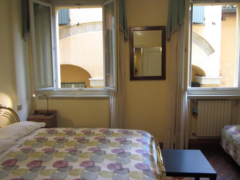 Двухместный (Двухместный номер с 1 кроватью и собственной ванной комнатой вне номера) отеля B&B Via del Carro, Болонья