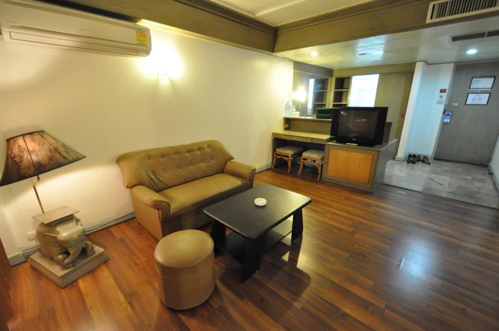 Двухместный (Улучшенный двухместный номер с 1 кроватью или 2 отдельными кроватями) отеля Basaya Beach, Паттайя