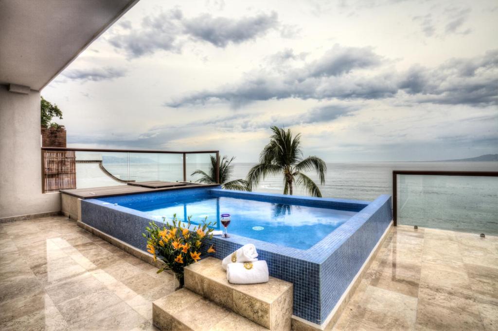 Сьюит (Люкс с 3 спальнями с собственным бассейном), Vallarta Shores Beach Hotel