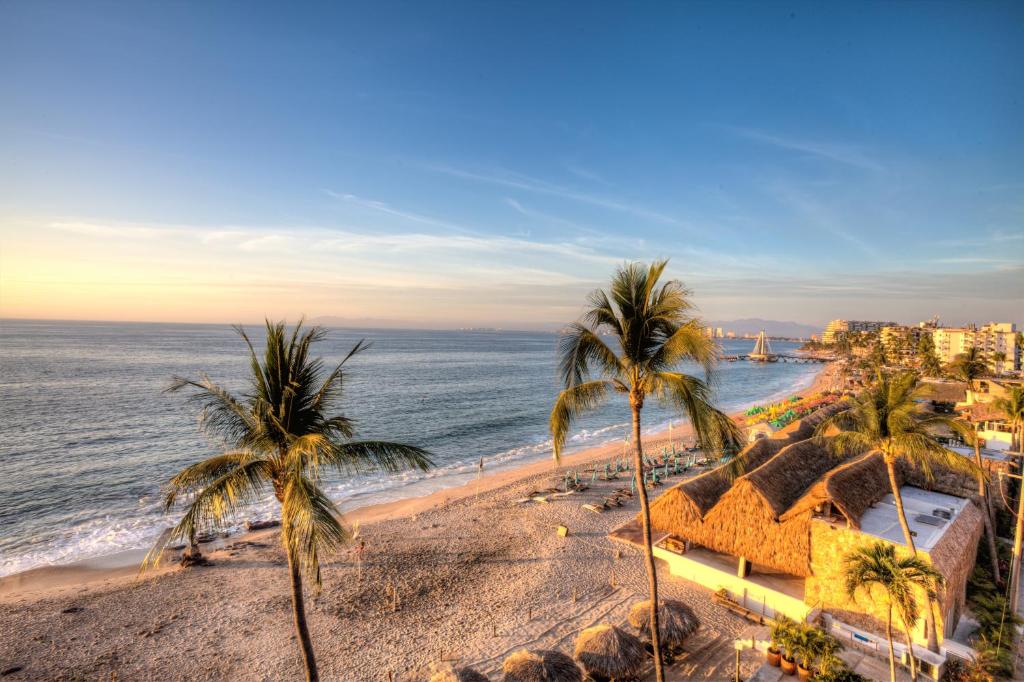 Сьюит (Люкс с 3 спальнями с собственным бассейном), Vallarta Shores Beach Hotel