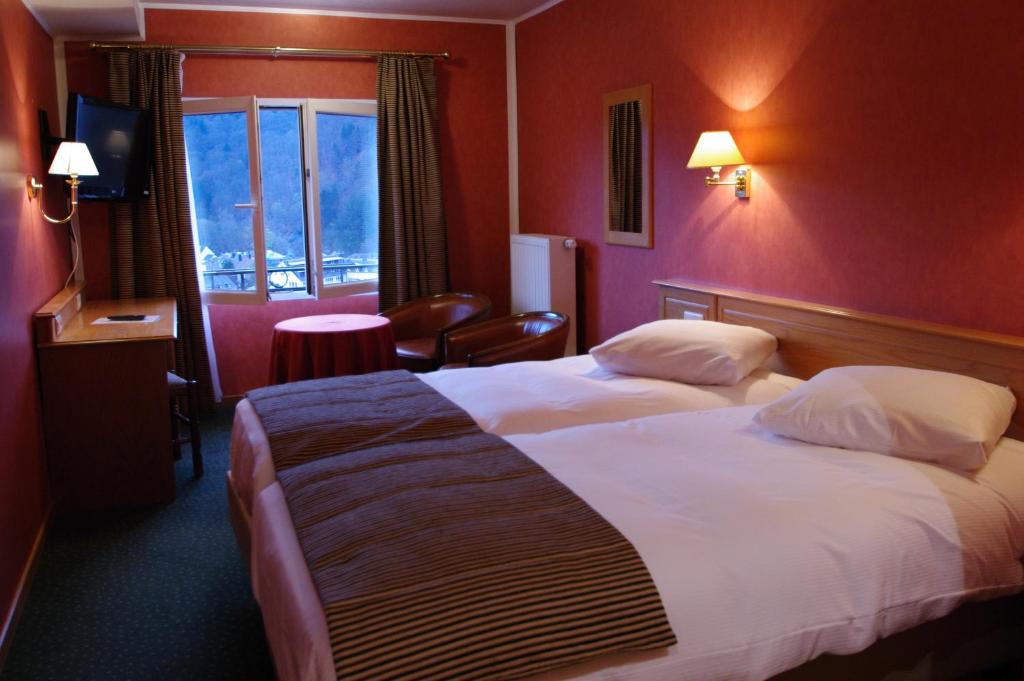 Двухместный (Улучшенный двухместный номер с 1 кроватью и хорошим видом) отеля Hotel Panorama, Бульон