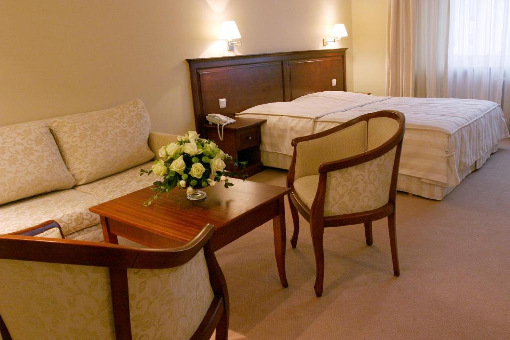 Двухместный (Улучшенный двухместный номер с 1 кроватью или 2 отдельными кроватями) отеля Hotel Prezydencki 3-star, Жешув