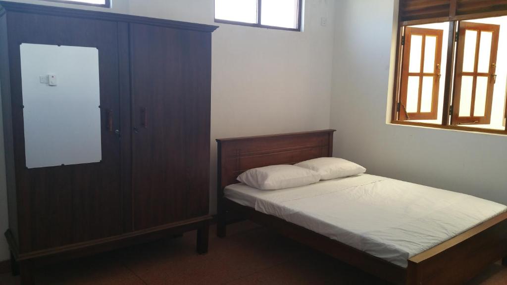 Двухместный (Двухместный номер с 1 кроватью и общей ванной комнатой) хостела Hitchhike Backpackers, Дехивала-Маунт-Лавиния
