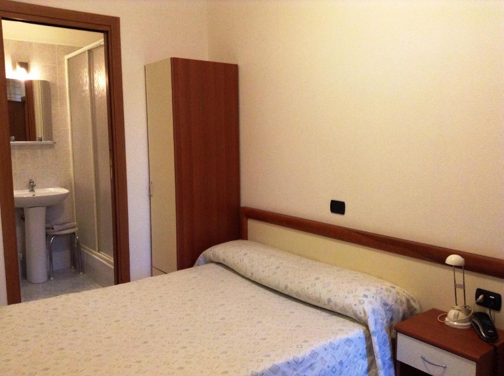 Двухместный (Небольшой двухместный номер с 1 кроватью) отеля Hotel Ricci, Генуя