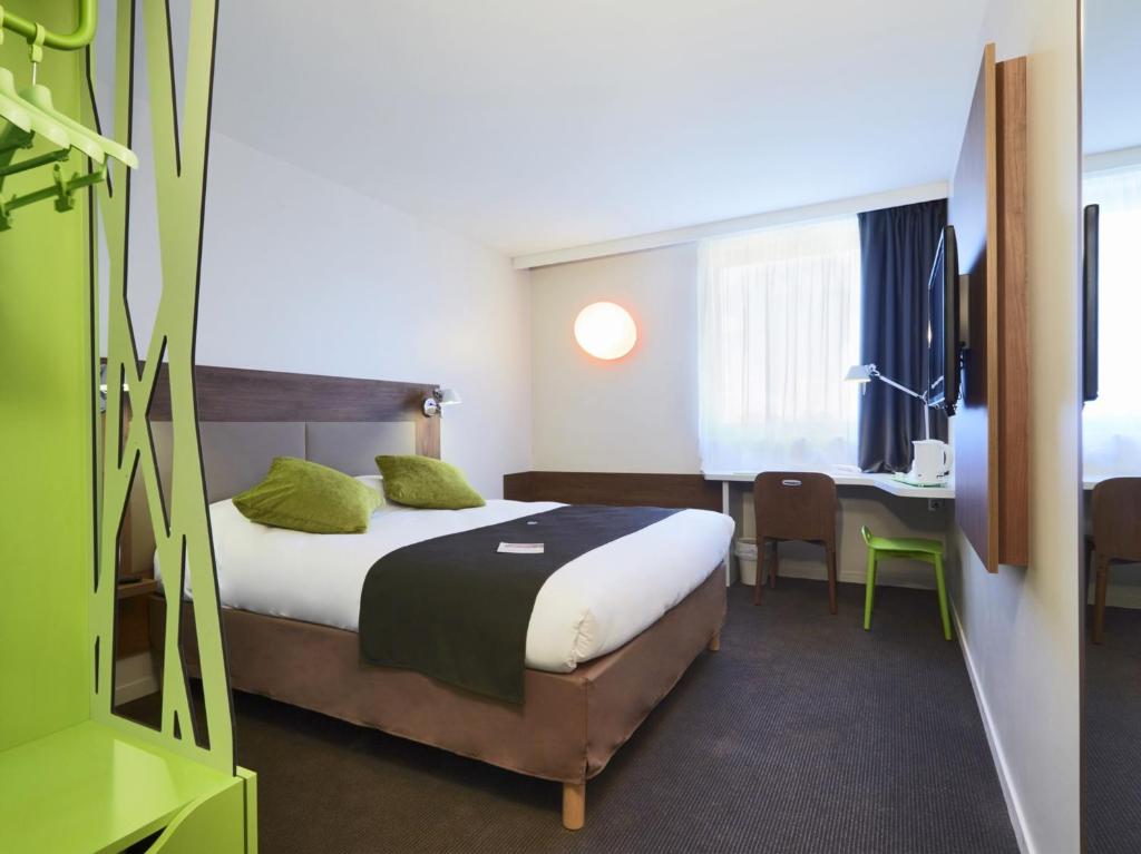 Двухместный (Улучшенный двухместный номер с 1 кроватью) отеля Campanile Bordeaux Ouest - Mérignac Aéroport, Бордо