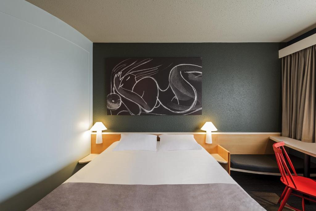 Двухместный (Стандартный номер с кроватью размера «king-size») отеля ibis München Parkstadt Schwabing, Мюнхен