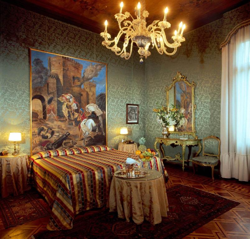 Сьюит (Полулюкс) отеля Hotel Palazzo Abadessa, Венеция