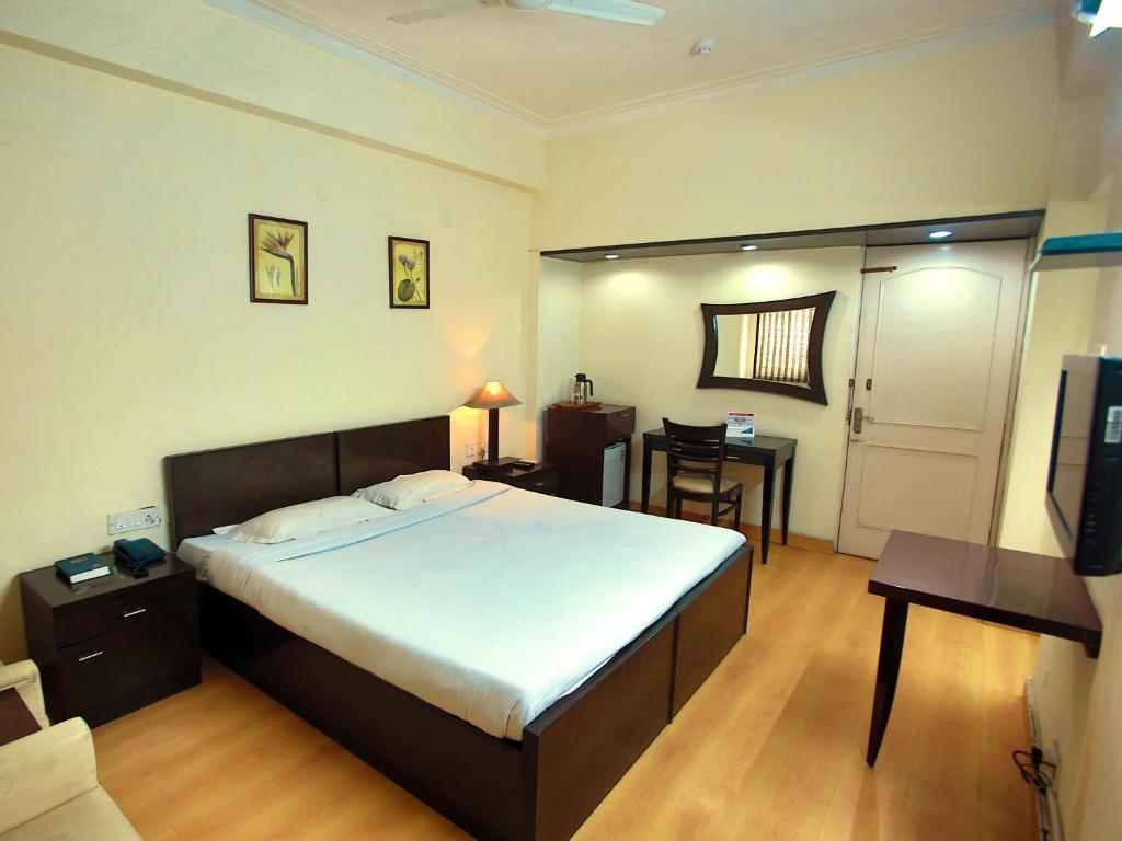 Двухместный (Двухместный номер эконом-класса с 1 кроватью и завтраком) хостела New Delhi YMCA Tourist Hostel, Нью-Дели