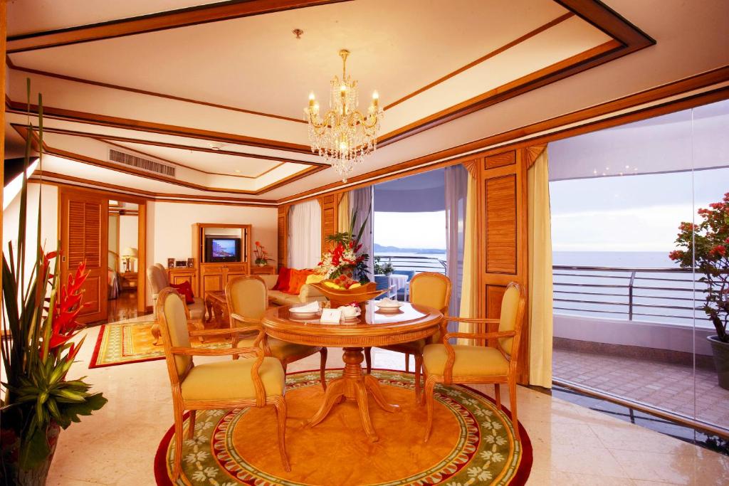 Сьюит (Regency Suite (2 bedrooms)), Отель Royal Cliff