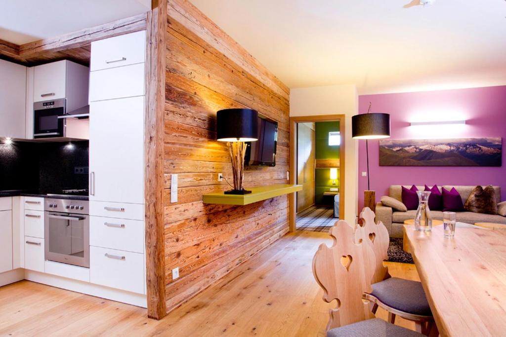 Апартаменты (Апартаменты с 3 спальнями) курортного отеля Alpen Domicil Therme-Spa Sendlhof, Бад-Хофгаштайн