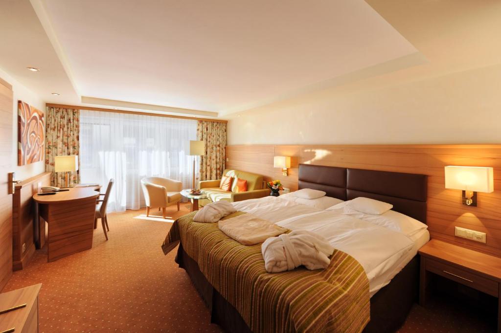 Апартаменты (Standard Apartment with partial Matterhorn View) отеля Wellness Hotel La Ginabelle, Церматт