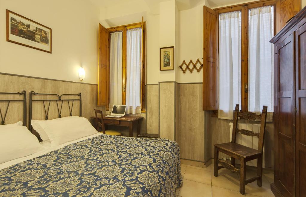 Двухместный (Двухместный номер с 1 кроватью и общей ванной комнатой) отеля Hotel Fani, Флоренция