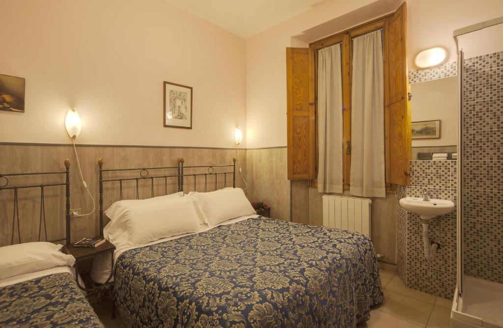 Трехместный (Трехместный номер с общей ванной комнатой) отеля Hotel Fani, Флоренция