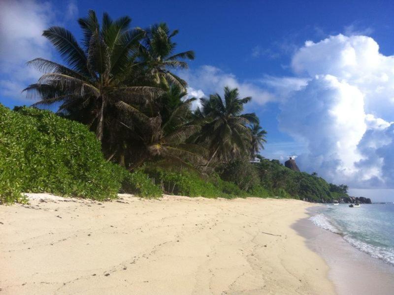 Вилла (Вилла с 4 спальнями рядом с пляжем), Beach House at Anse Forbans