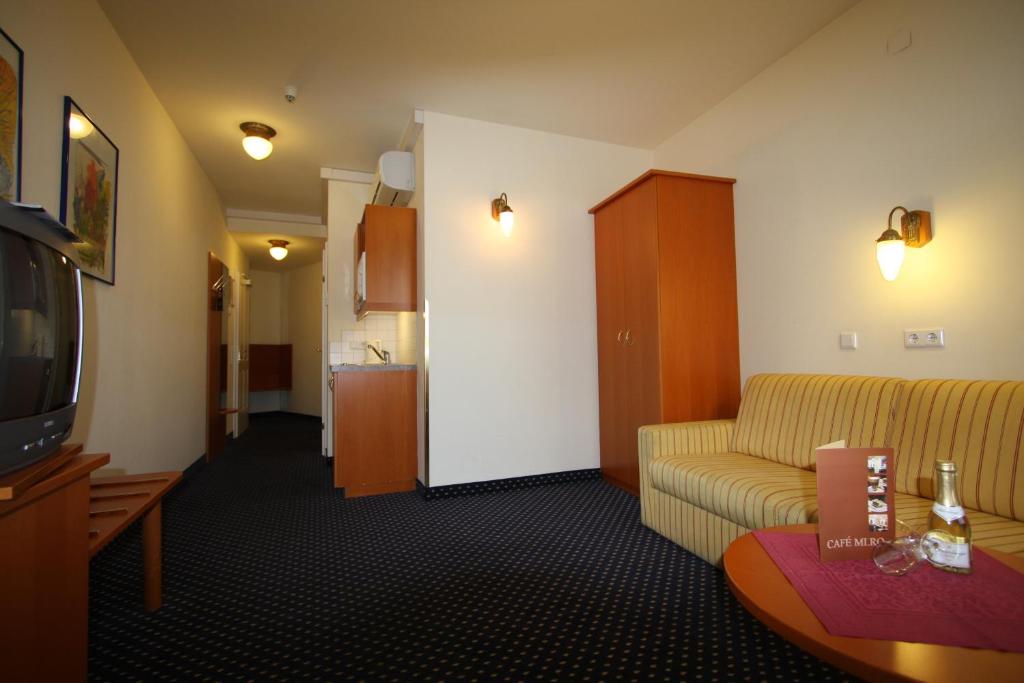 Сьюит (Семейный люкс) отеля Suite Hotel 900 m zur Oper, Вена