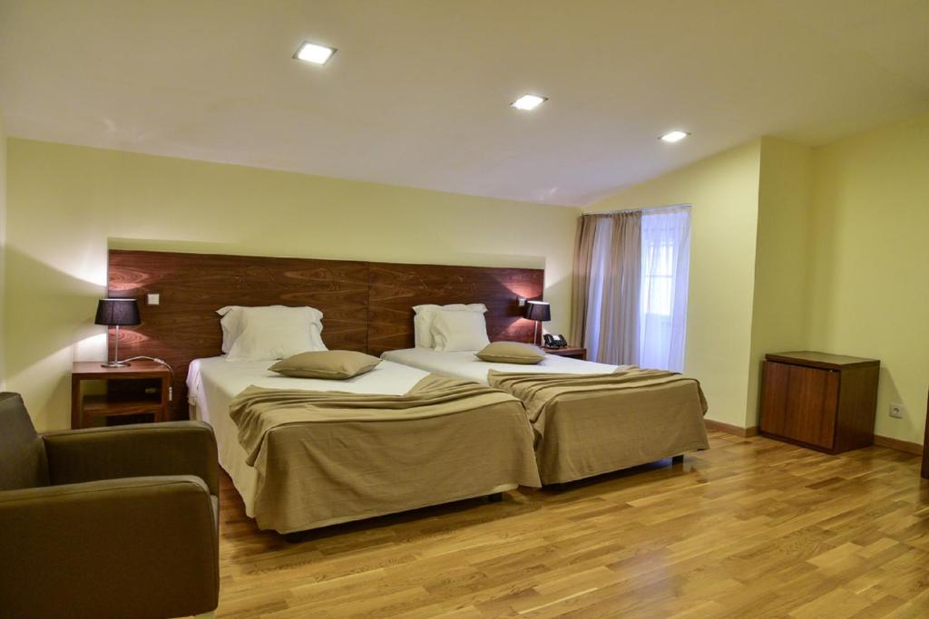 Двухместный (Улучшенный двухместный номер с 2 отдельными кроватями) отеля Hotel Borges Chiado, Лиссабон