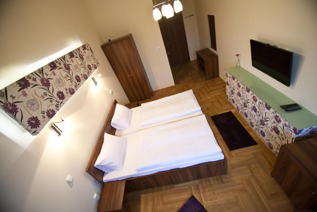 Двухместный (Улучшенный двухместный номер с 1 кроватью или 2 отдельными кроватями) отеля Hotel SasOne, Будапешт